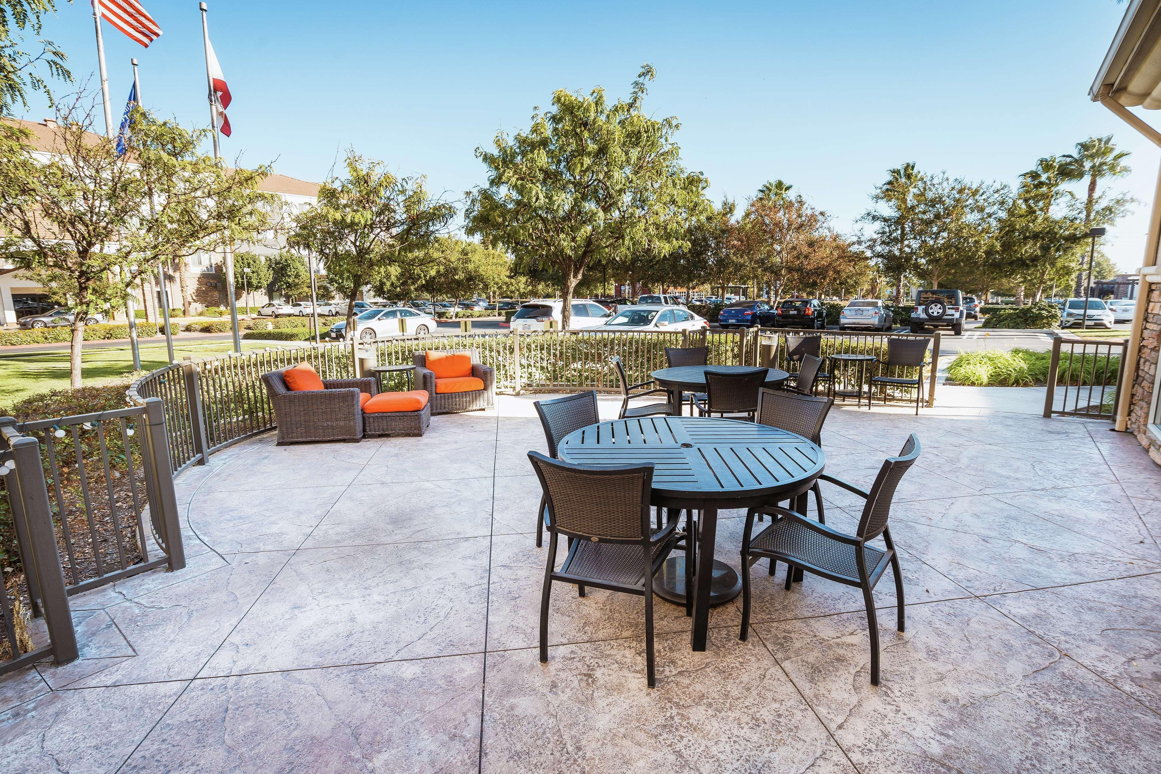 Hilton Garden Inn Ontario Rancho Cucamonga Eksteriør bilde